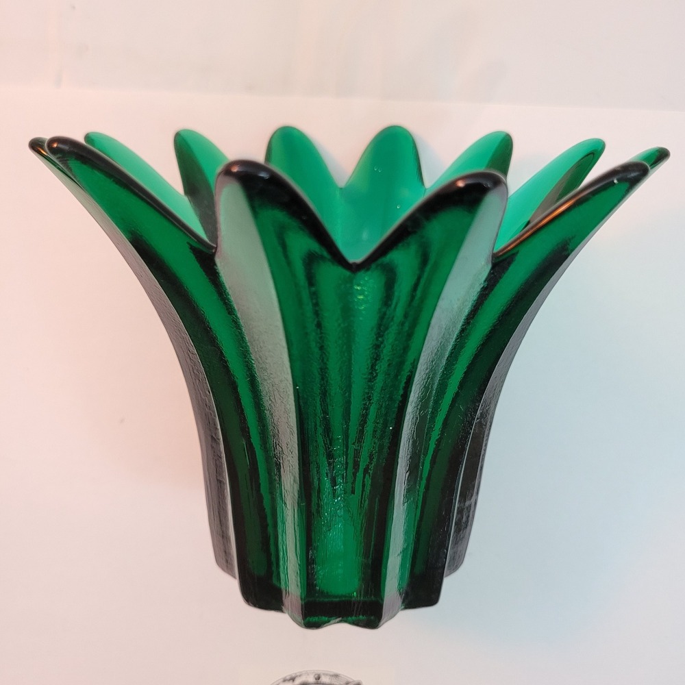 Vintage Art Glass Vase Emerald Green Scalloped Starburst Rim Ribbed MCM 5"